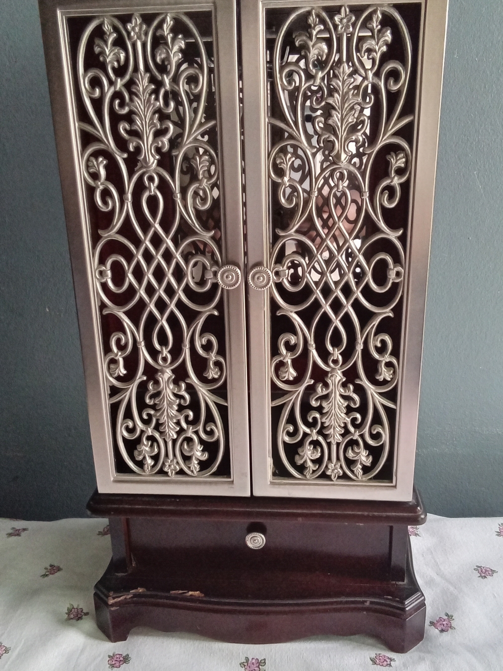 Vintage Wooden Jewelry Armoire Silver Filigree Doors Rotating Necklace Carousel‎